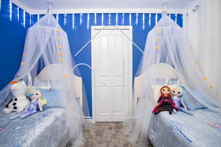 Luxury 6BD Home with Game Room, Cinema & Pool