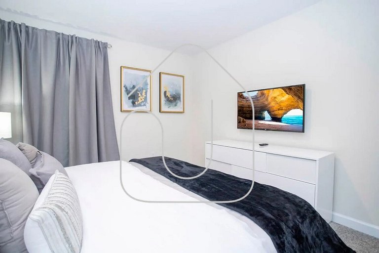 Luxury 6BD Home with Game Room, Cinema & Pool