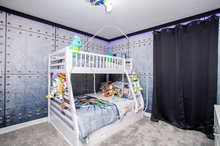 Luxury 6BD Home with Game Room, Cinema & Pool