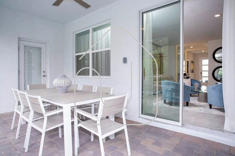 Luxury 6BD Home with Game Room, Cinema & Pool