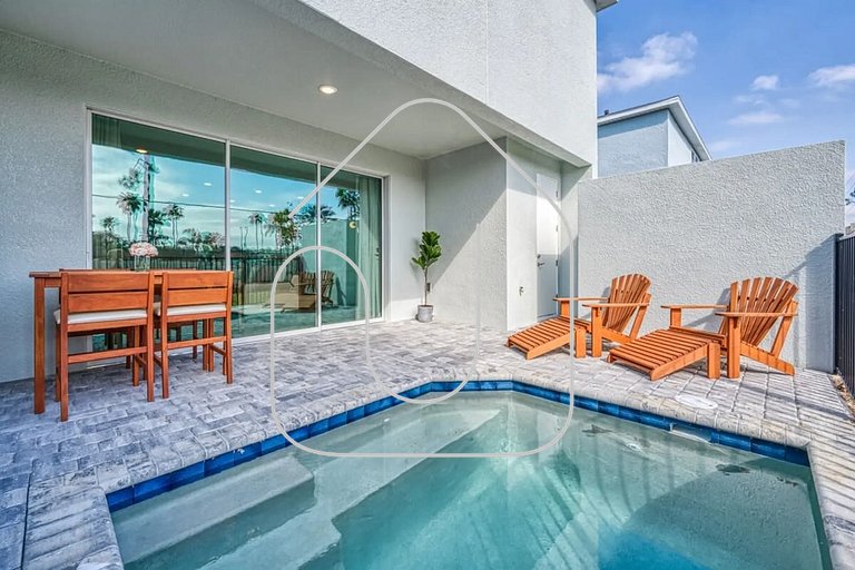 7961 Luxuosa Villa de 4 Suítes com Piscina Privativa a 10 Mi