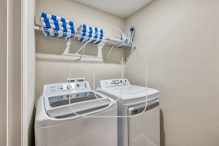 7961 Luxuosa Villa de 4 Suítes com Piscina Privativa a 10 Mi