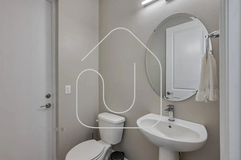 7961 Luxuosa Villa de 4 Suítes com Piscina Privativa a 10 Mi