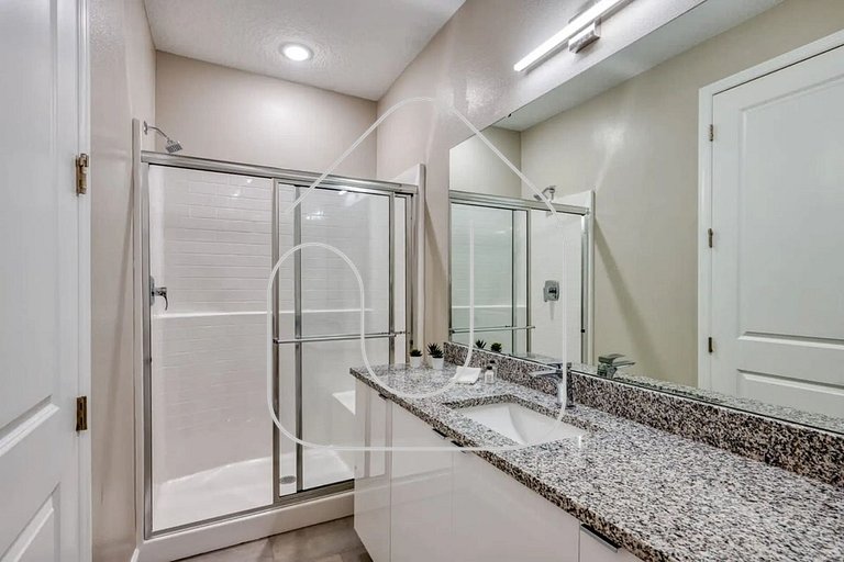 7961 Luxuosa Villa de 4 Suítes com Piscina Privativa a 10 Mi