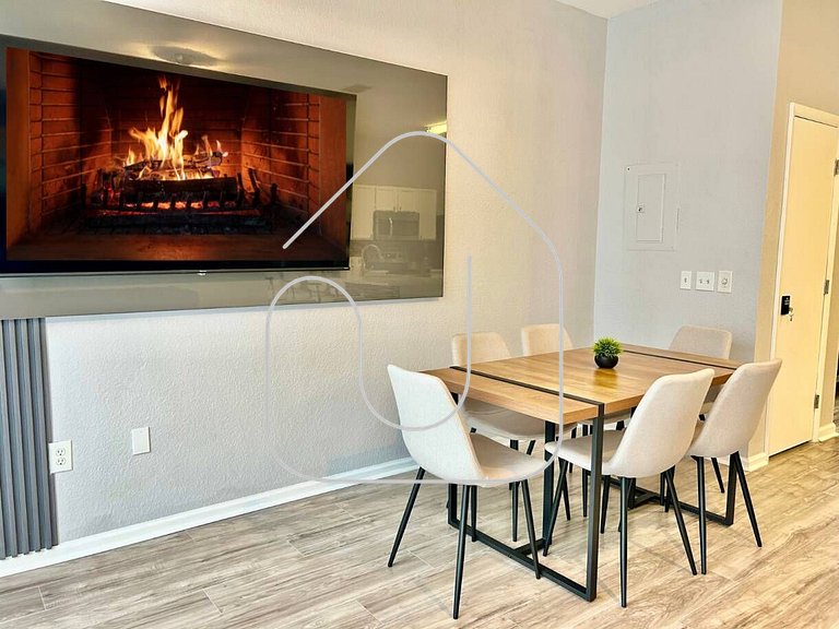 7660 - 3BD/3BA Resort Home *10min DISNEY*