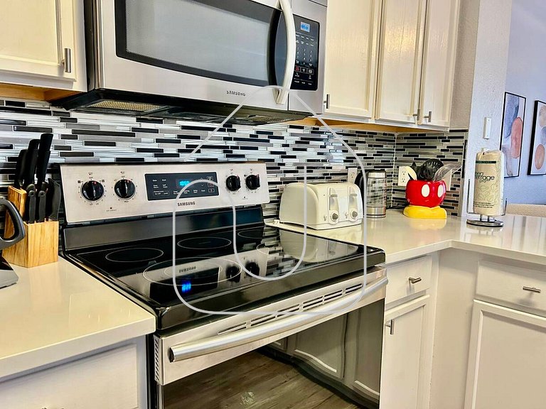 7660 - 3BD/3BA Resort Home *10min DISNEY*