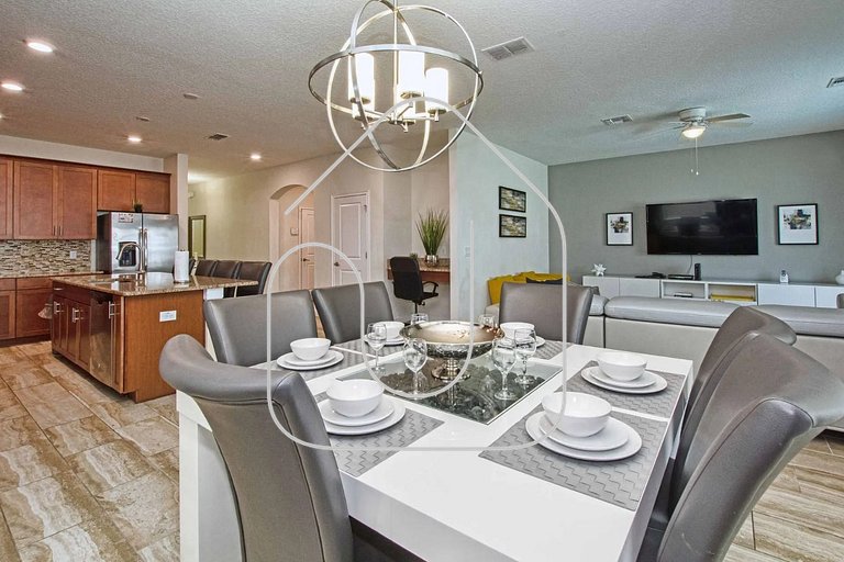 6BR Home | Private Pool | 10 Min to Disney!