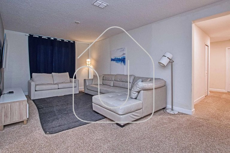 6BR Home | Private Pool | 10 Min to Disney!