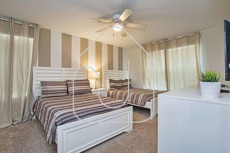 6BR Home | Private Pool | 10 Min to Disney!