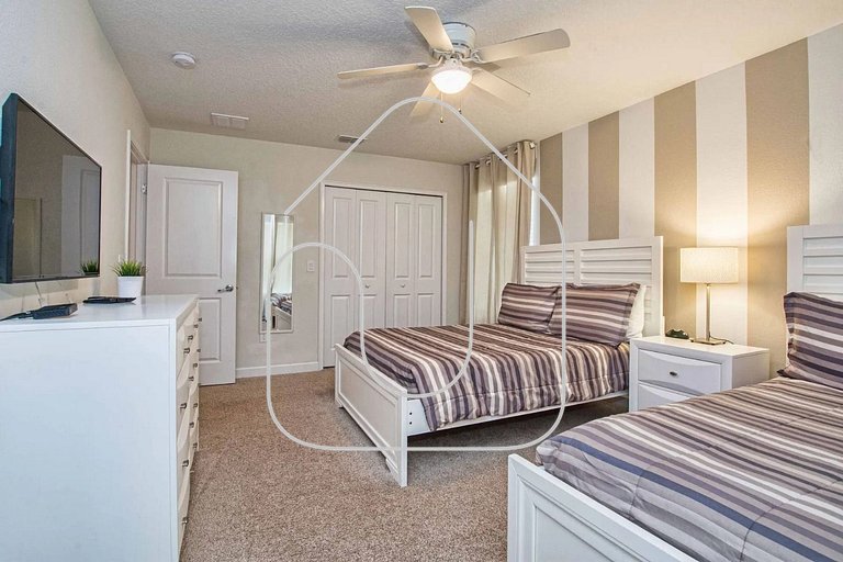 6BR Home | Private Pool | 10 Min to Disney!