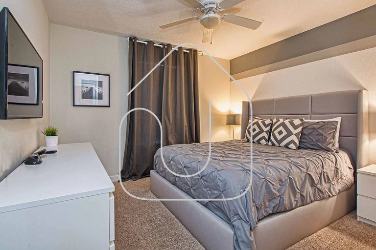 6BR Home | Private Pool | 10 Min to Disney!