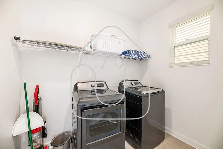 6BR Home | Private Pool | 10 Min to Disney!