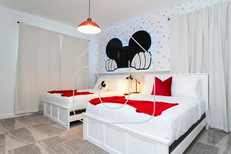 Casa 5Q c/ Piscina e Temas da Disney