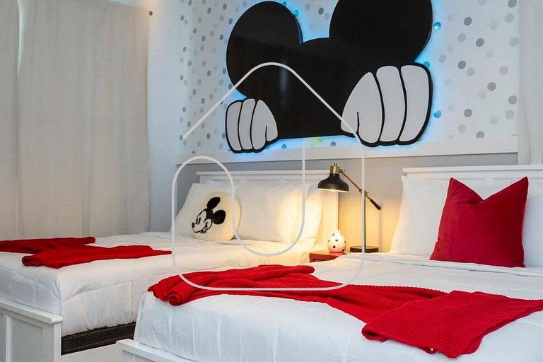 5BR Villa w/ Pool & Disney Themes