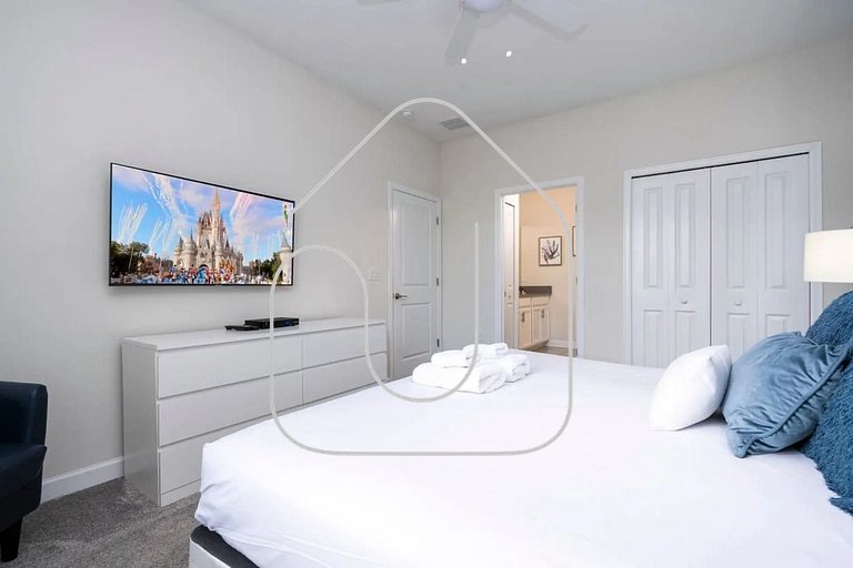 Luxury 6BR w/ Pool + Game Room Near Disney
