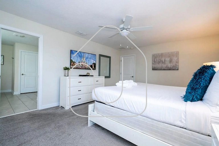 Luxury 6BR w/ Pool + Game Room Near Disney