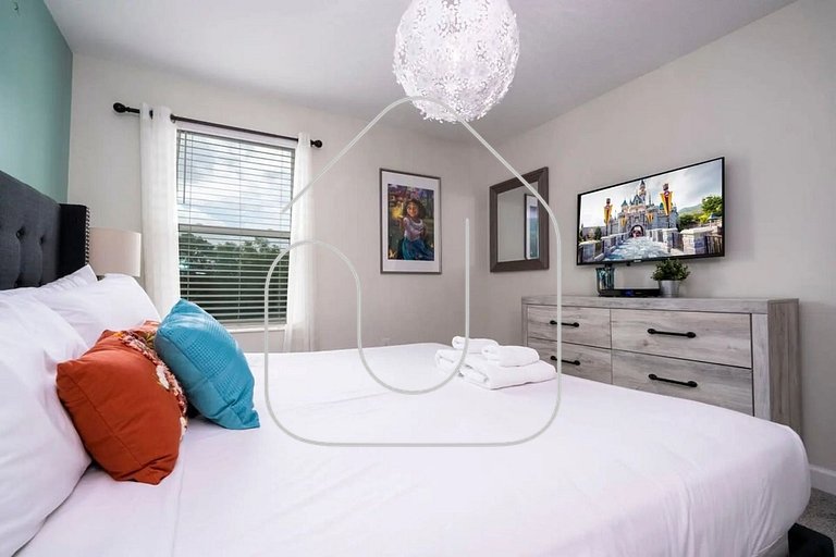 Luxury 6BR w/ Pool + Game Room Near Disney