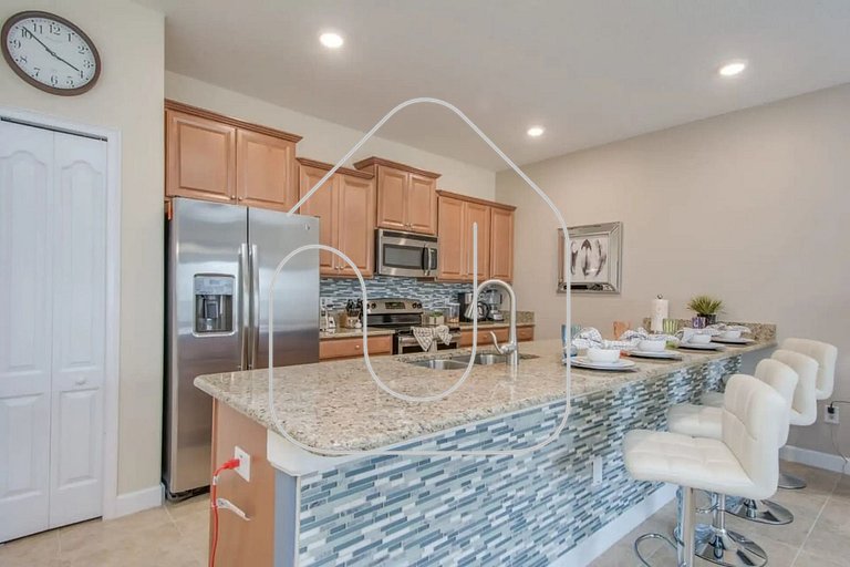 Family Retreat: 4BR Townhome w/ Pool