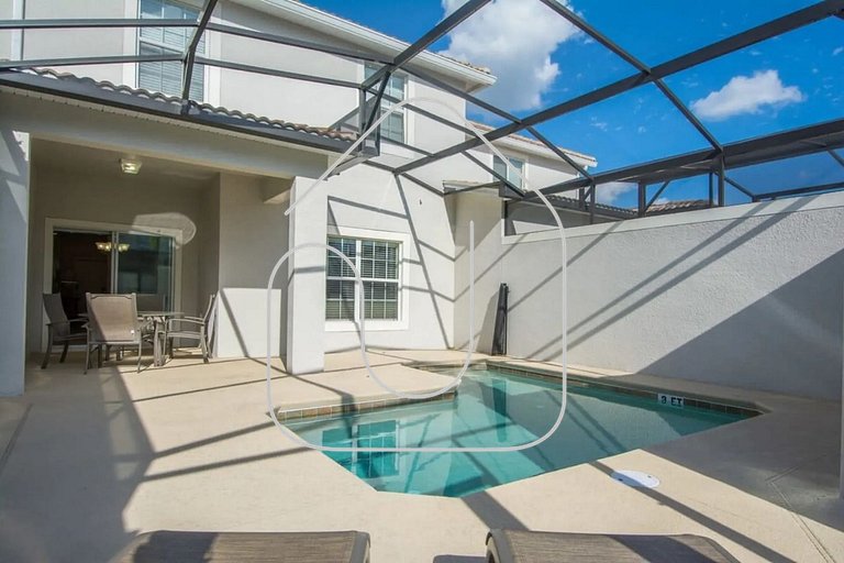 Family Retreat: 4BR Townhome w/ Pool