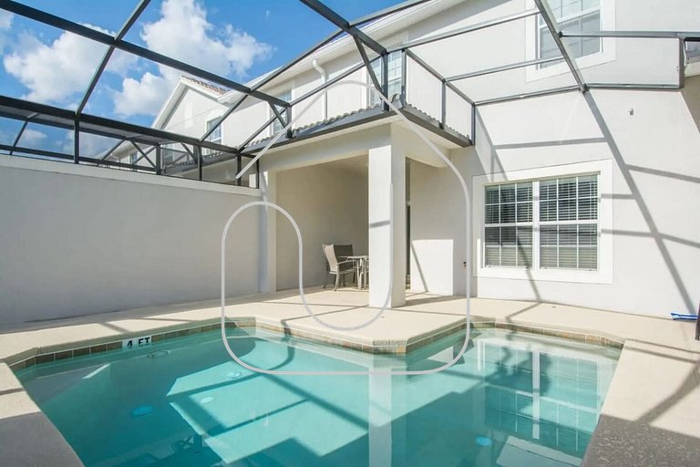 Family Retreat: 4BR Townhome w/ Pool