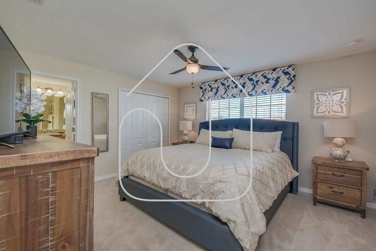 Family Retreat: 4BR Townhome w/ Pool