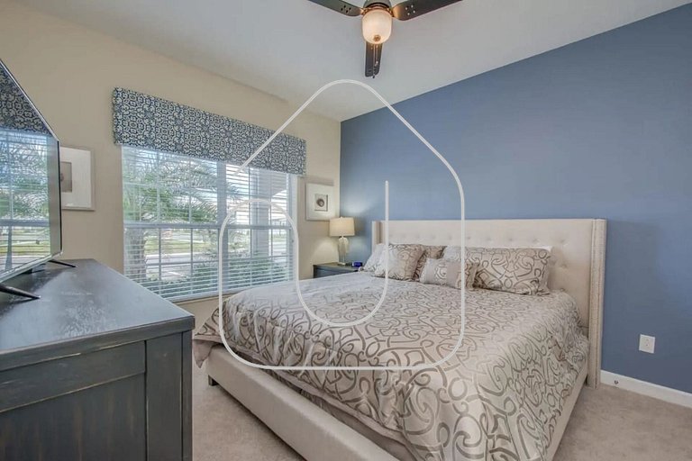 Family Retreat: 4BR Townhome w/ Pool