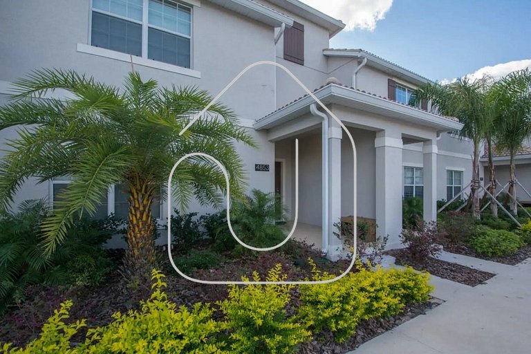 Family Retreat: 4BR Townhome w/ Pool