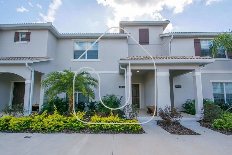 Family Retreat: 4BR Townhome w/ Pool