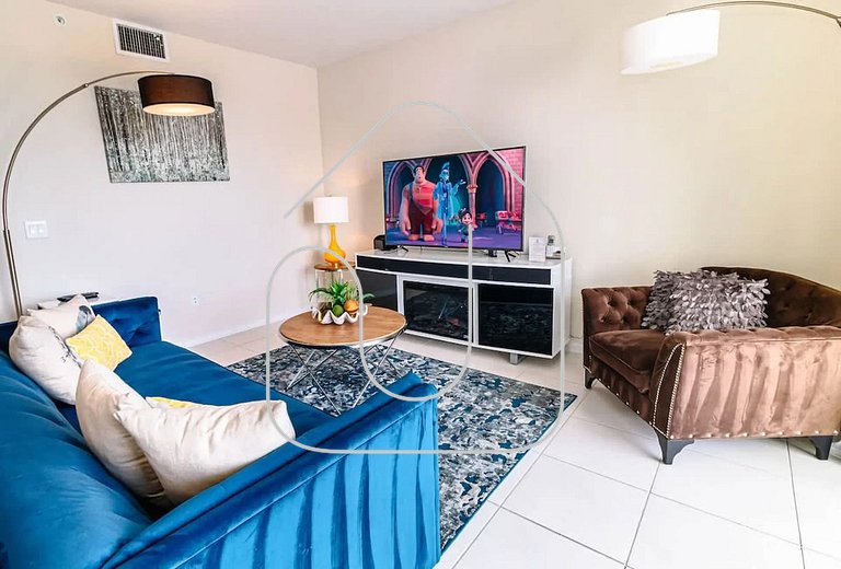 Modern 2BR Condo near Disney w/ Resort Amenities