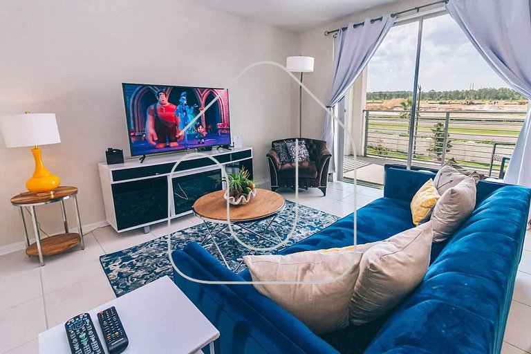 Modern 2BR Condo near Disney w/ Resort Amenities