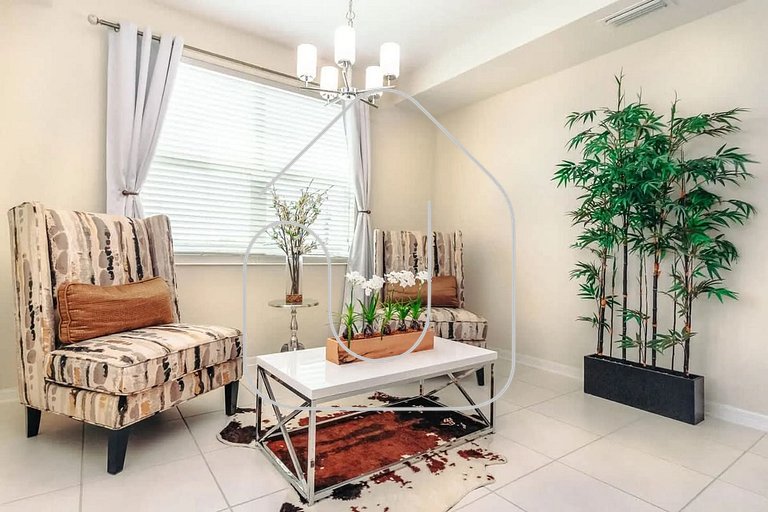 Modern 2BR Condo near Disney w/ Resort Amenities