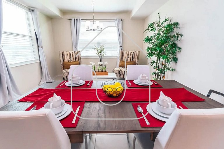 Modern 2BR Condo near Disney w/ Resort Amenities