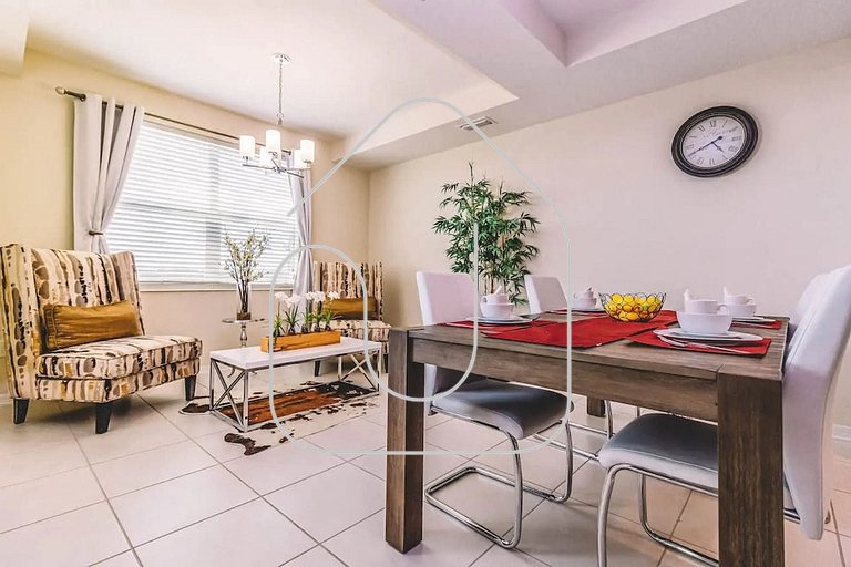 Modern 2BR Condo near Disney w/ Resort Amenities