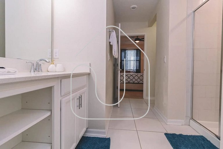 Modern 2BR Condo near Disney w/ Resort Amenities