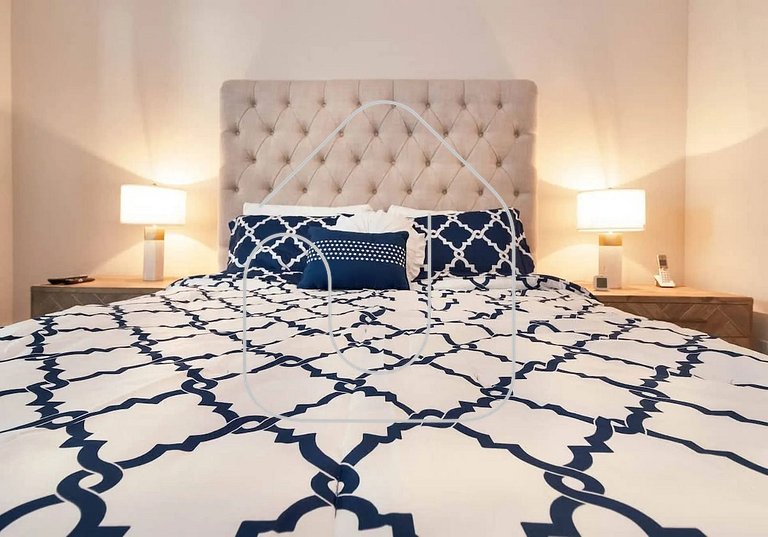 Modern 2BR Condo near Disney w/ Resort Amenities