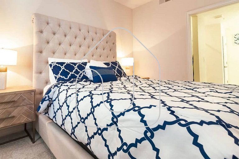 Modern 2BR Condo near Disney w/ Resort Amenities