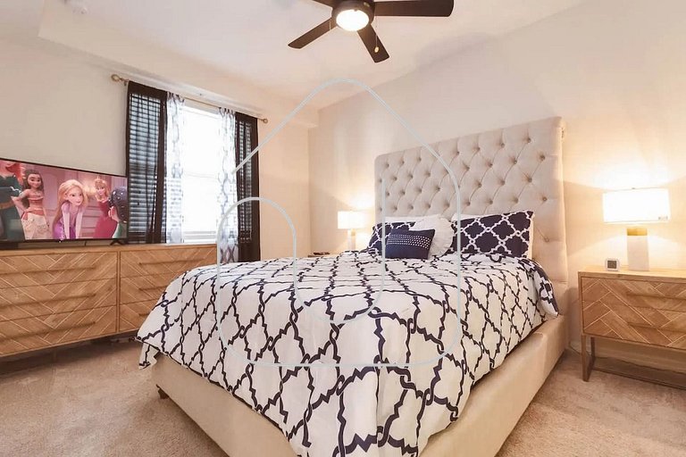 Modern 2BR Condo near Disney w/ Resort Amenities