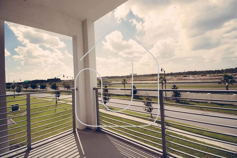 Modern 2BR Condo near Disney w/ Resort Amenities