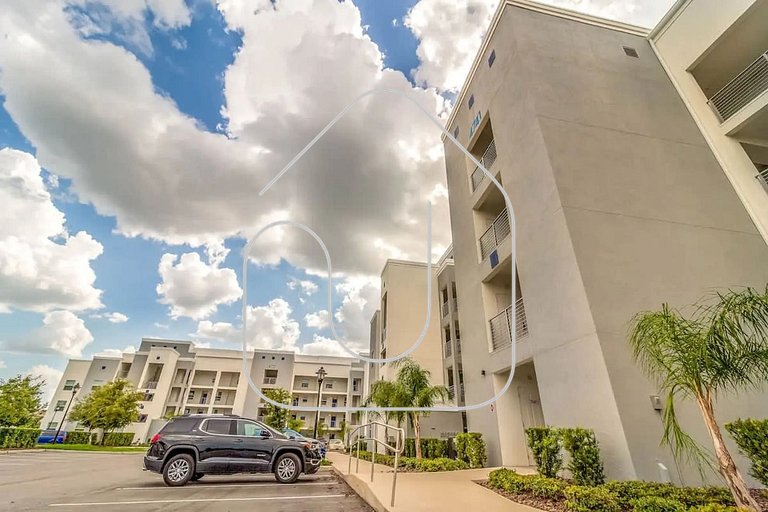 Modern 2BR Condo near Disney w/ Resort Amenities