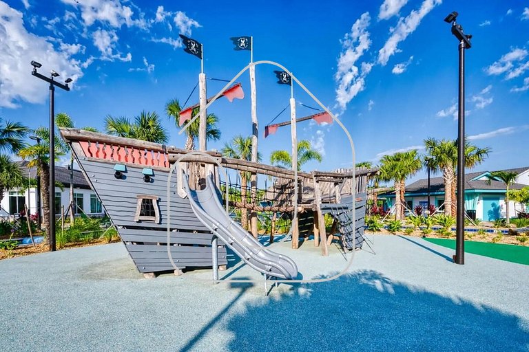 Modern 2BR Condo near Disney w/ Resort Amenities