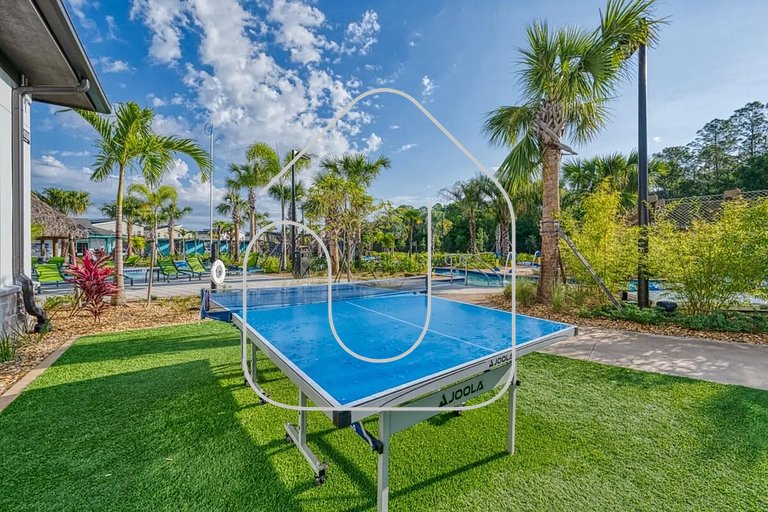 Modern 2BR Condo near Disney w/ Resort Amenities