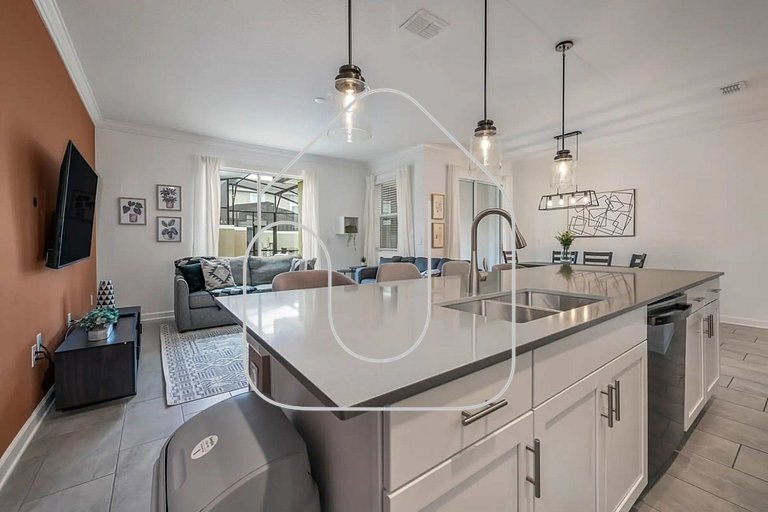 Townhome w/ Private Pool 10min from Disney