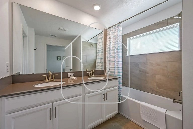 Townhome w/ Private Pool 10min from Disney