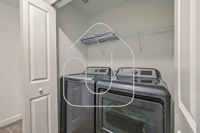 Townhome w/ Private Pool 10min from Disney