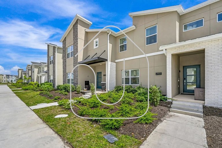 Townhome w/ Private Pool 10min from Disney