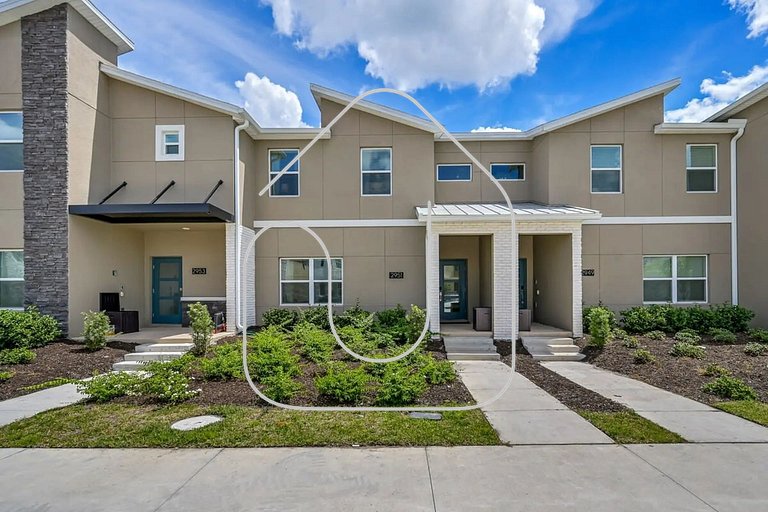 Townhome w/ Private Pool 10min from Disney