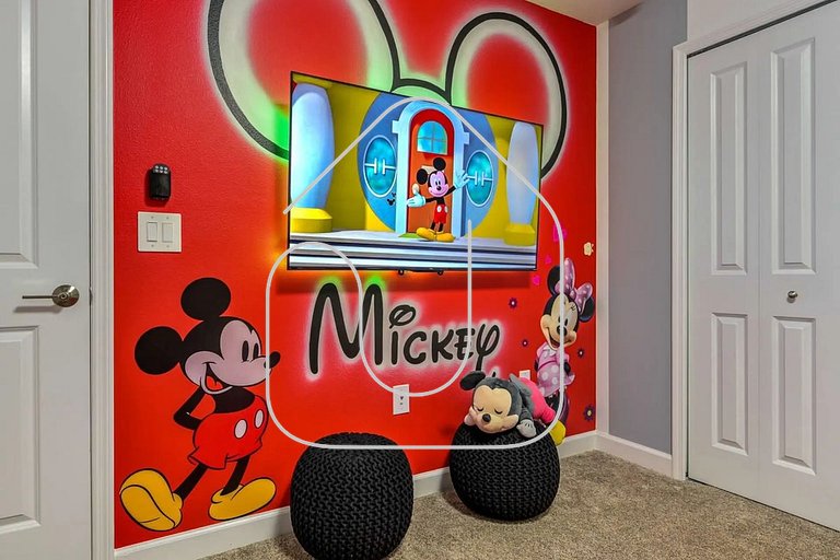 Themed Home w/ Pool at Storey Lake