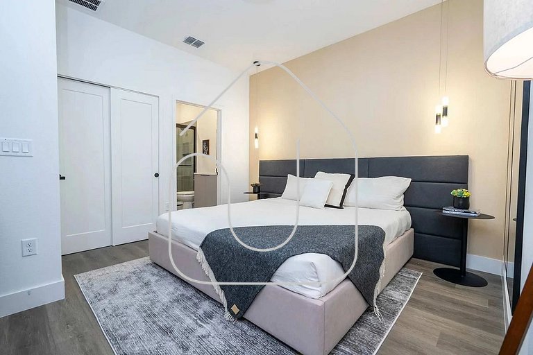 Luxury Home w/ Pool – 15 Min to Disney!