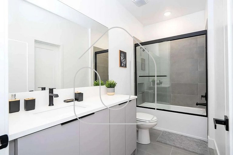 Luxury Home w/ Pool – 15 Min to Disney!