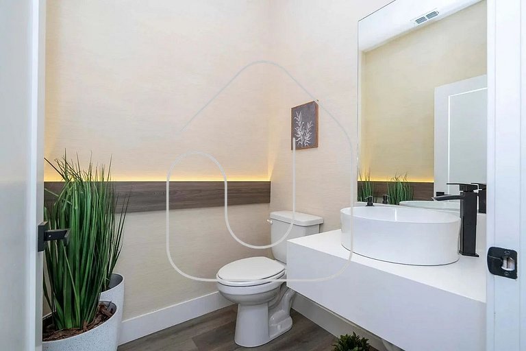 Luxury Home w/ Pool – 15 Min to Disney!